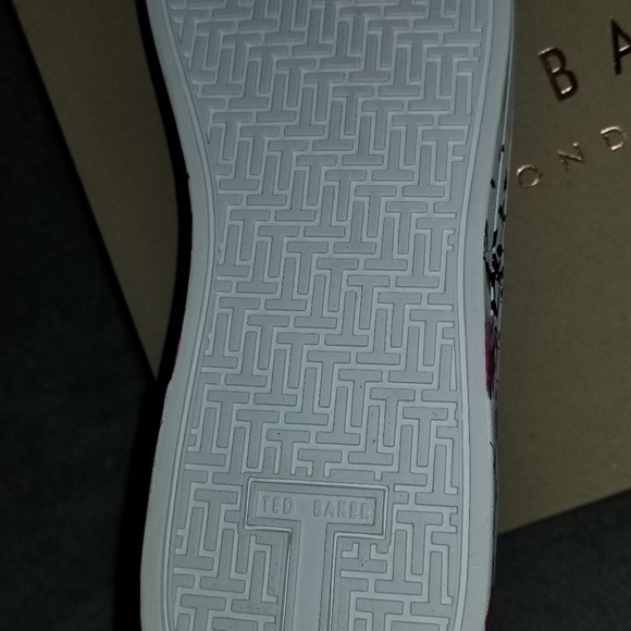 Ted Baker LONDON Sneakers. Size 10. White/Floral at the sole - Picture 6 of 8